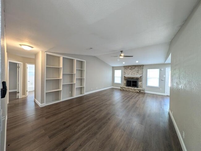 Building Photo - 1604 S Redbud Pl