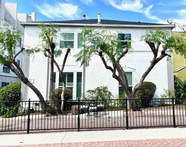 Building Photo - 825 N Alfred St