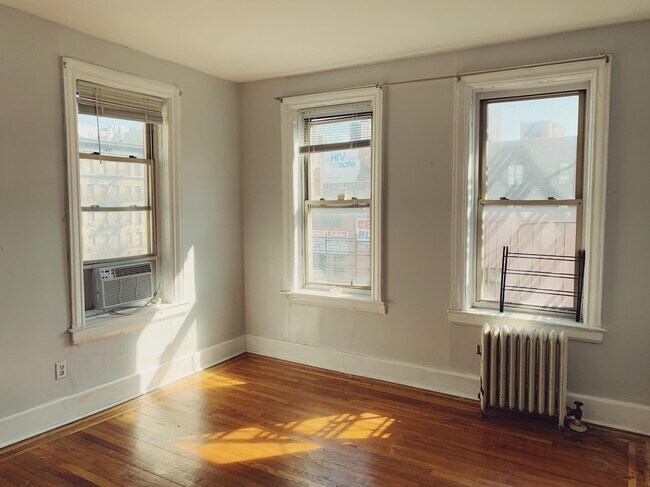 Foto del edificio - 4321 Broadway