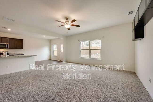 Foto del edificio - 8408 Buck Mountain Pass