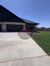 Building Photo - 8142-8150 Sawdust Trl