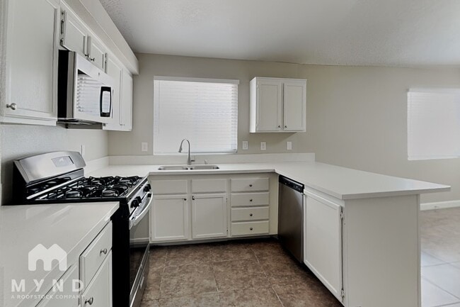 Building Photo - 2241 Goldhill Way