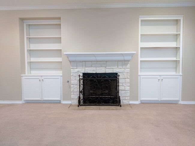 Building Photo - May Move In! 3 Bed 2 Bath In Edelweiss Gar...