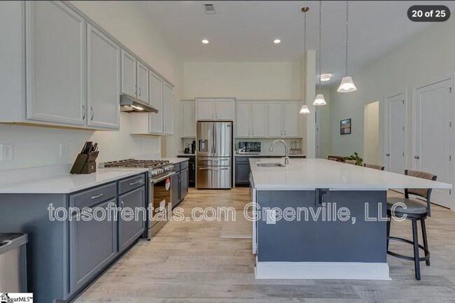 Foto del edificio - 271 Rocky Ridge Rd