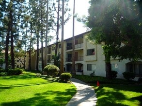 Building Photo - 10669 San Diego Mission Rd