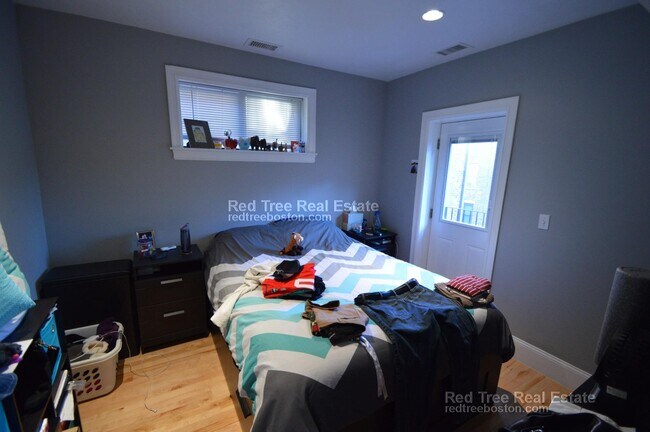 Foto del edificio - 1203 Beacon St