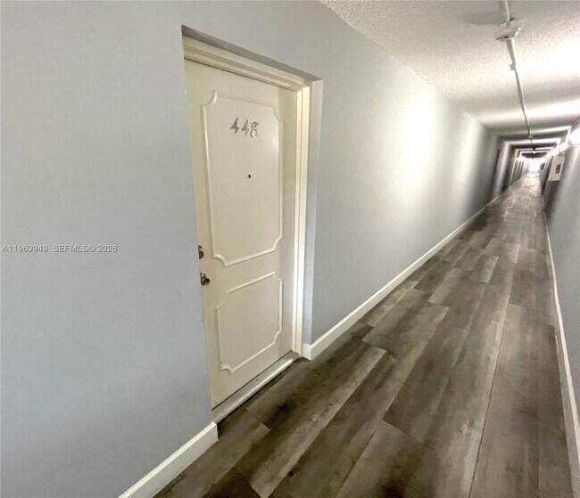 Foto del edificio - 704 SE 2nd Ave