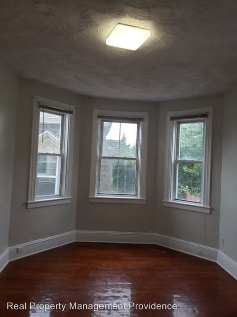 Building Photo - 133 Sutton St