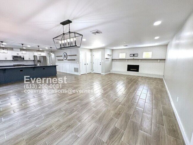 Foto del edificio - 3-Bedroom/2-Bath Home with Fenced Yard & Private Pool/ Available Soon!