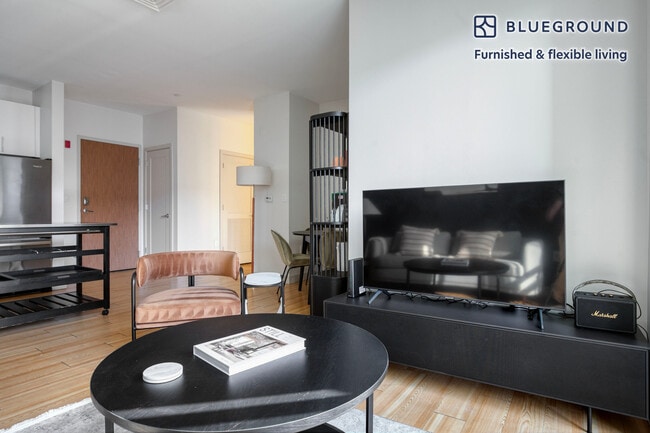 Building Photo - 320 D St