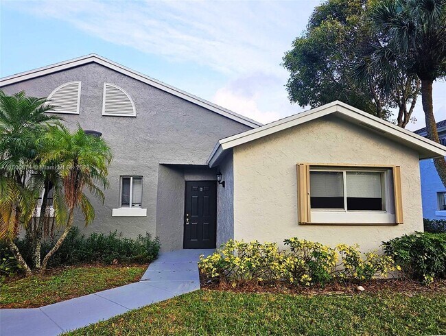 Building Photo - 1008 Lake Victoria Dr