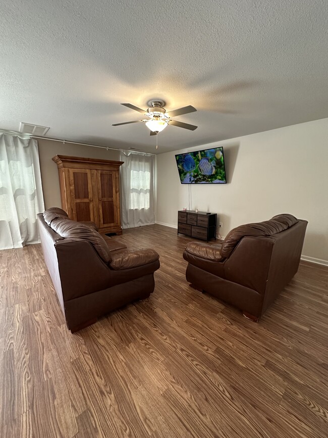 Building Photo - 2071 Alderman Way