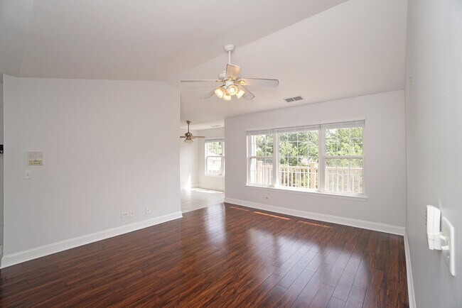 Foto del edificio - 1139 N Red Oak Cir