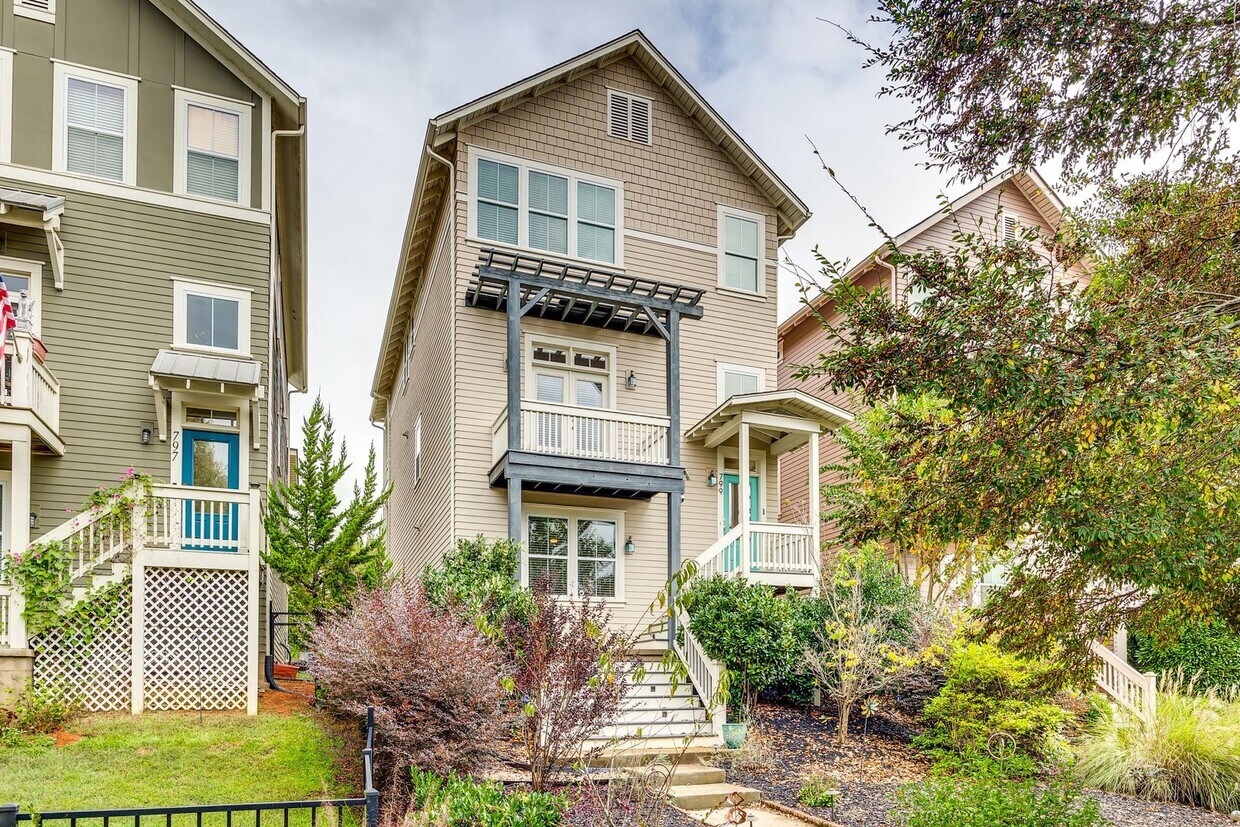 Foto principal - Gorgeous 4 bedroom 3.5 bath home in Riverwalk of Rock Hill!