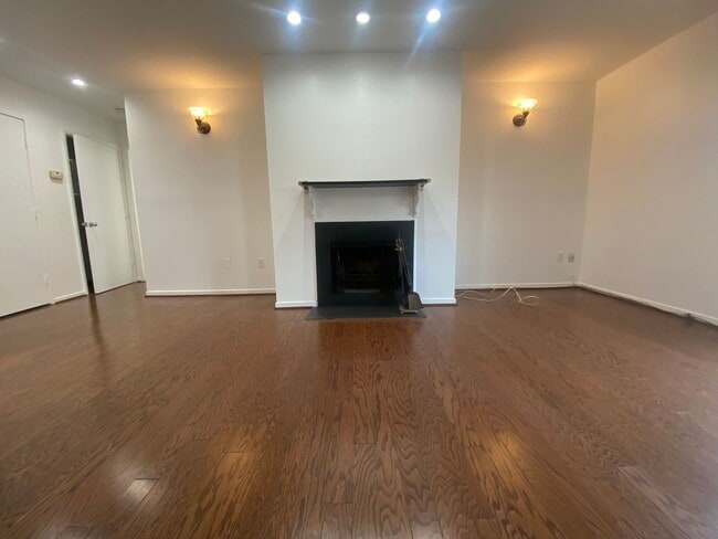 Building Photo - A charming one bedroom, one bath apartment...