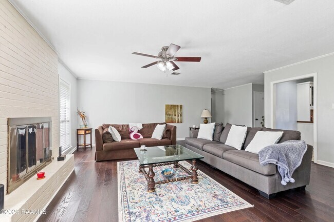 Building Photo - 305 Orgeron Dr