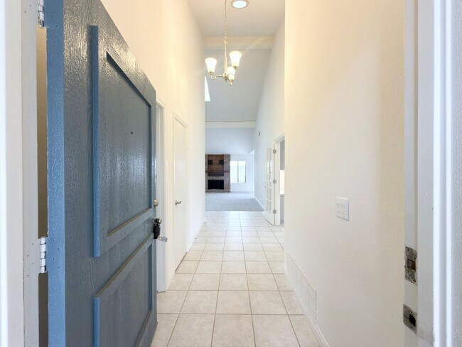 Foto del edificio - Centrally Located Single Level in Oceanside!