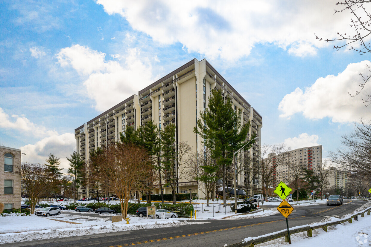 5300 Holmes Run Parkway - The Greenhouse Condos