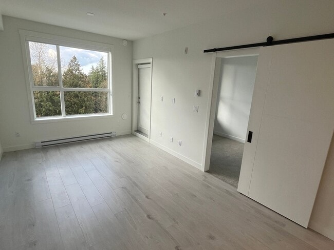 Building Photo - Brand New Condo