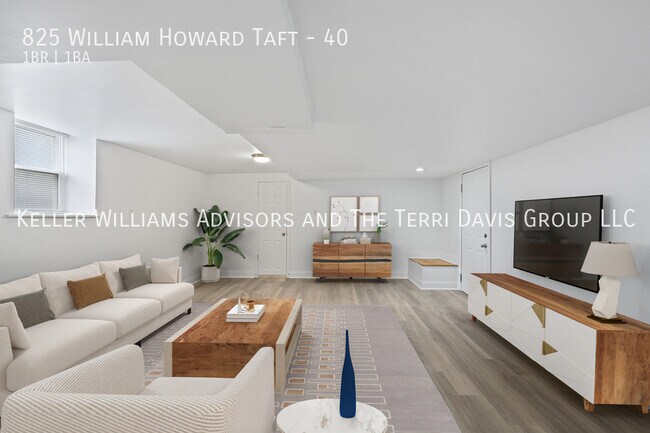 Foto del edificio - 825 William Howard Taft Rd