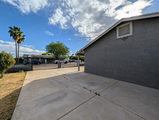 Foto del edificio - 13208 W Tuckey Ln