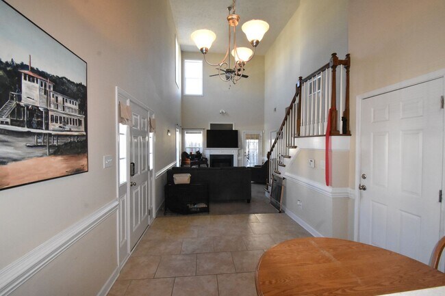 Foto del edificio - First Two Weeks Rent Free! 3 Bedroom 2.5 B...