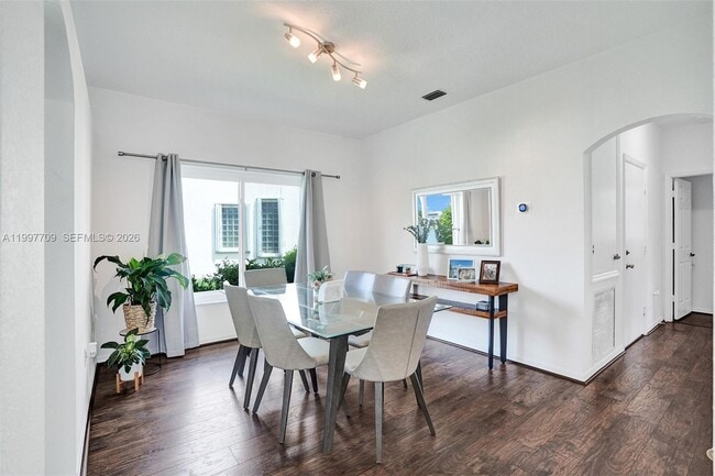 Foto del edificio - 4102 Sapphire Terrace