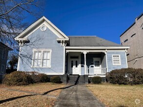 Building Photo - 1065 College St