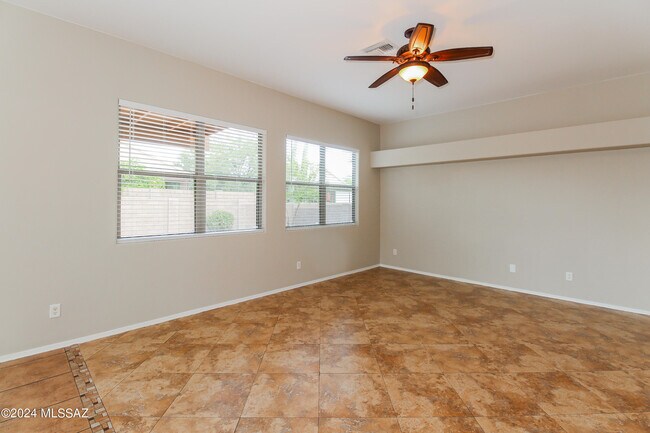 Building Photo - 8877 N Sky Dancer Cir