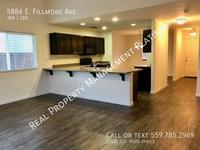 Building Photo - $2,100- Fowler & Belmont 3 Bedroom Home - ...