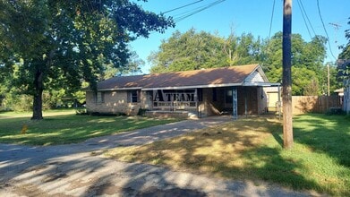 Building Photo - 714 Lee St