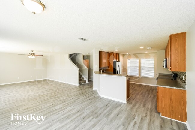 Foto del edificio - 9634 Hazel Lake Dr