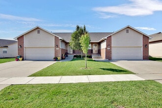 Building Photo - Lakeside Townhomes