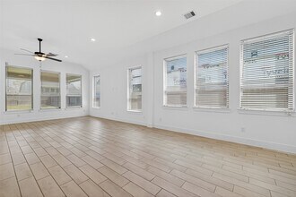 Building Photo - 10727 River Walk Dr