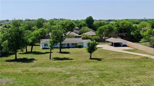 Building Photo - 211 Tate Ln