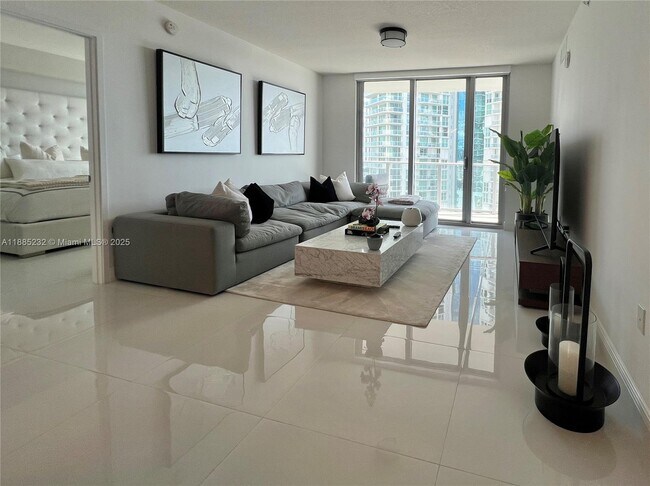 Foto del edificio - 300 Sunny Isles Blvd