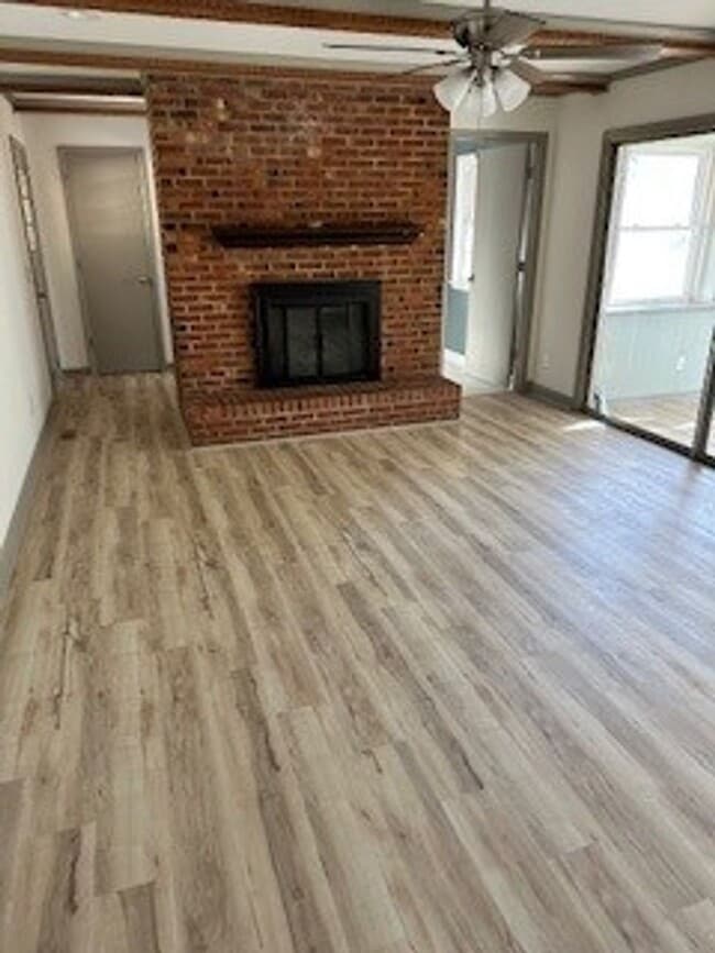 Building Photo - 420 Fields Dr