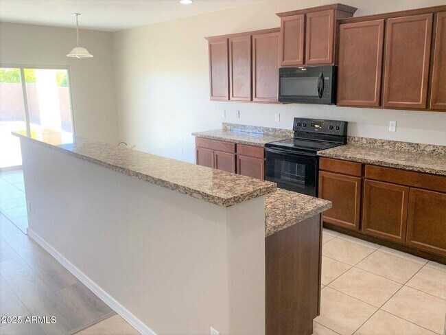Building Photo - 5085 S 243rd Dr