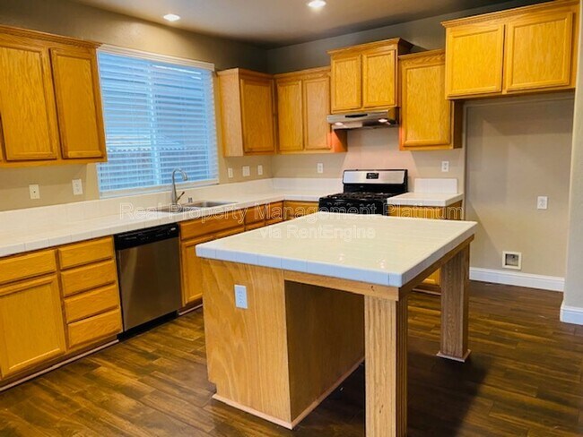 Foto del edificio - 1875 N Belvedere Ave