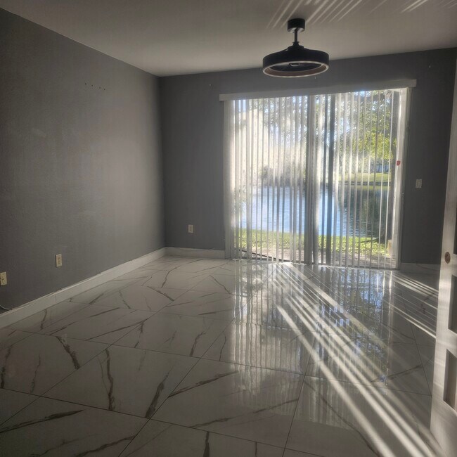 Foto del edificio - 2566 SW 82nd Ave