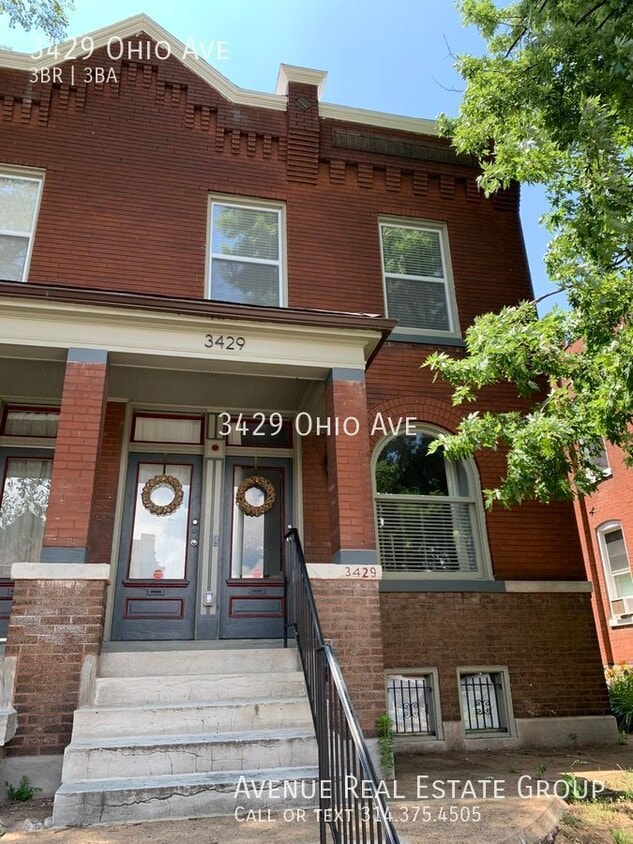 Primary Photo - Beautifully Renovated Townhouse