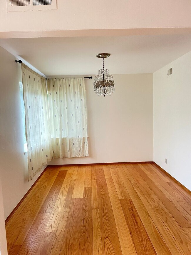 Foto del edificio - COMING SOON NOW NICE HOUSE IN GLENVIEW DIS...