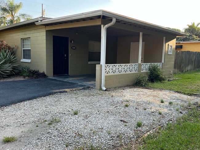 Building Photo - Move in Special! Available now - 2bed , 1 ...