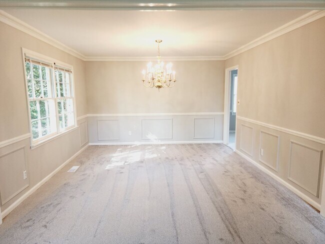 Foto del edificio - Vestavia Living: 4 Bed, 2.5 Bath Rental on Catala Rd