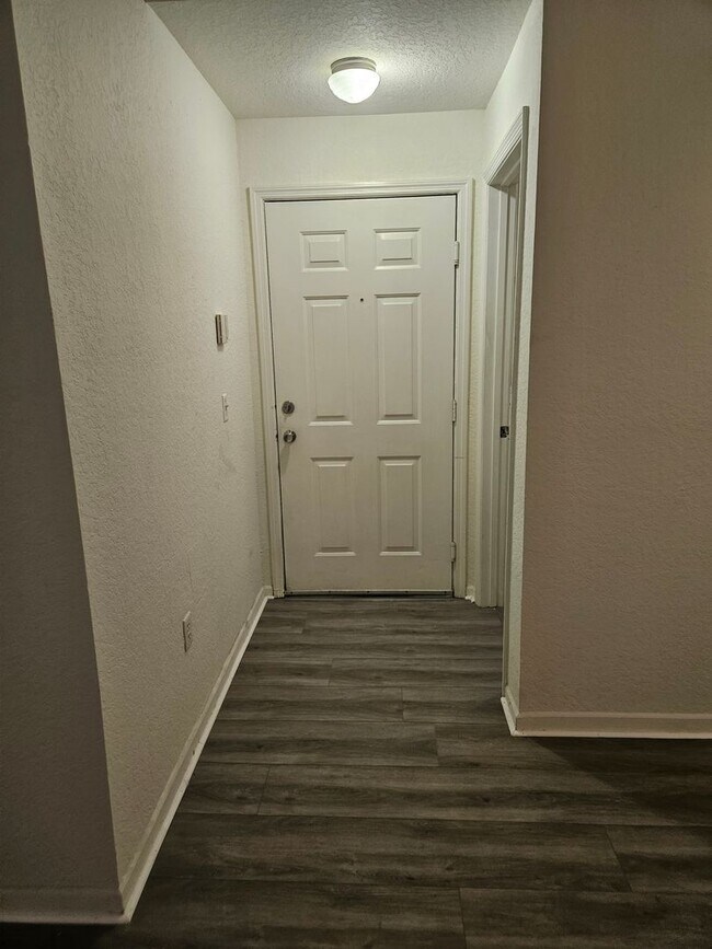 Building Photo - 2 Bedroom Condo for Rent in New Tampa!