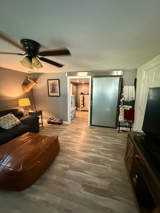 Foto principal - 6012 Blue Water Dr