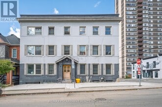 Building Photo - 142 Caroline St S