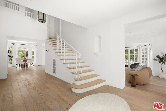 Foto del edificio - 712 N Rodeo Dr