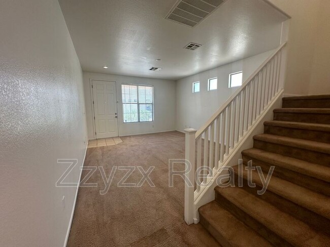 Building Photo - 4992 Villa Altamura St
