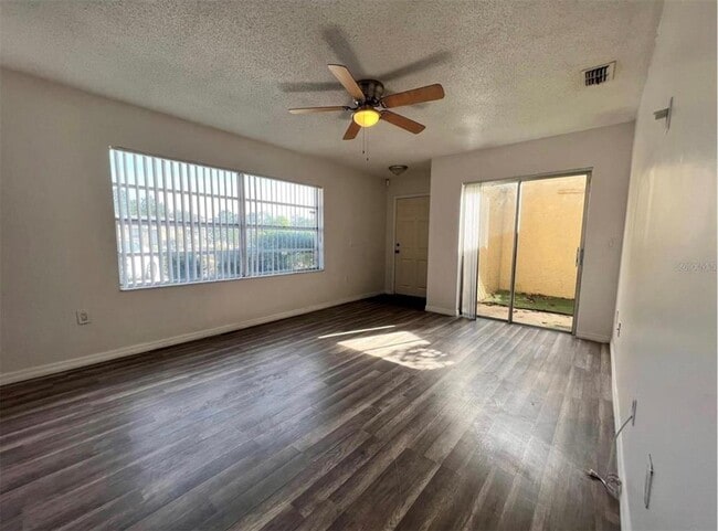 Foto del edificio - 1089 Woodman Way